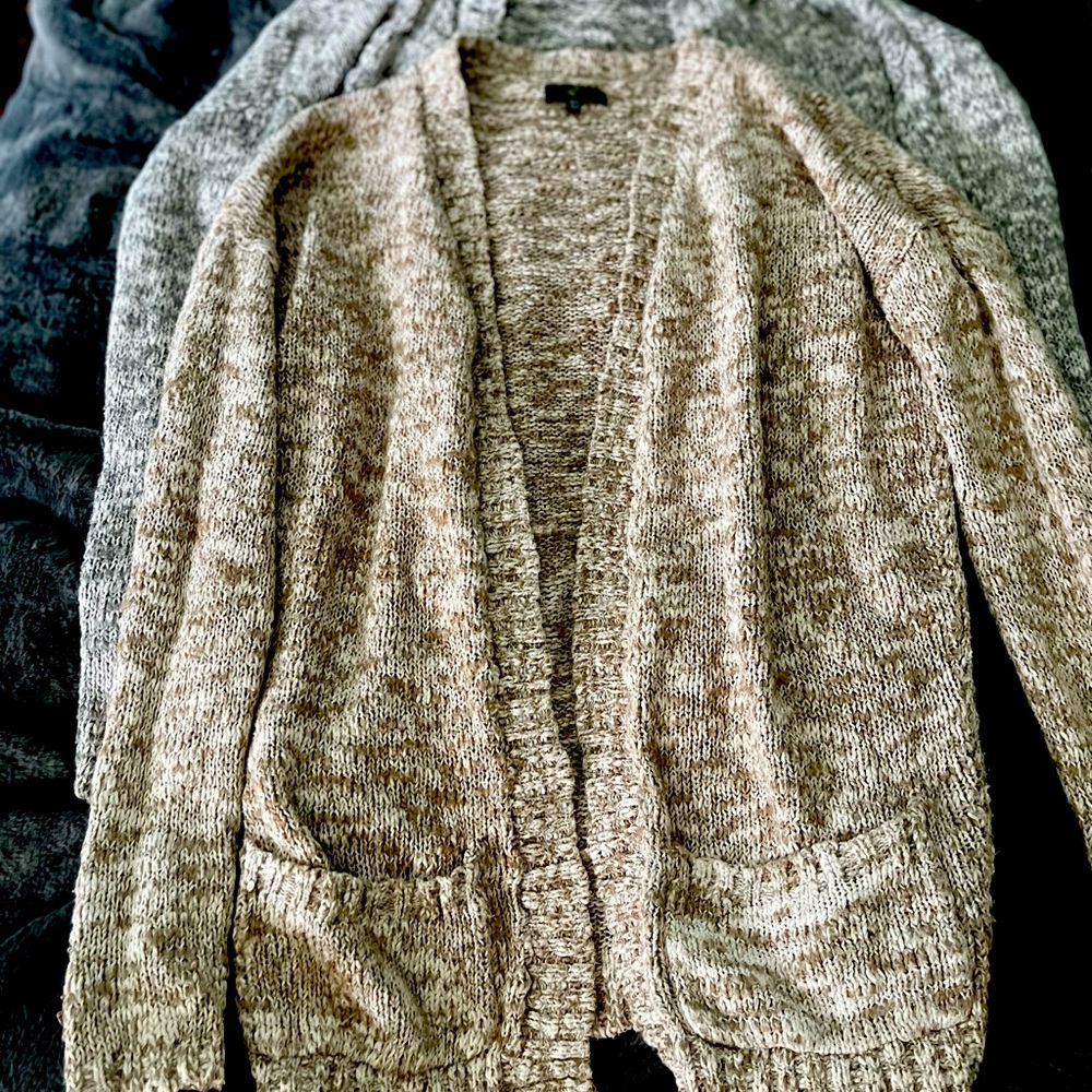 2 knit sweaters